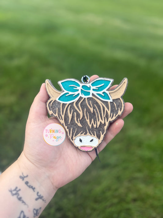 Highland Cow w Bow